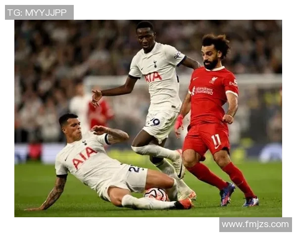 英超激战：巴黎圣日耳曼大胜曼城红牌争议引发全场热议与激情